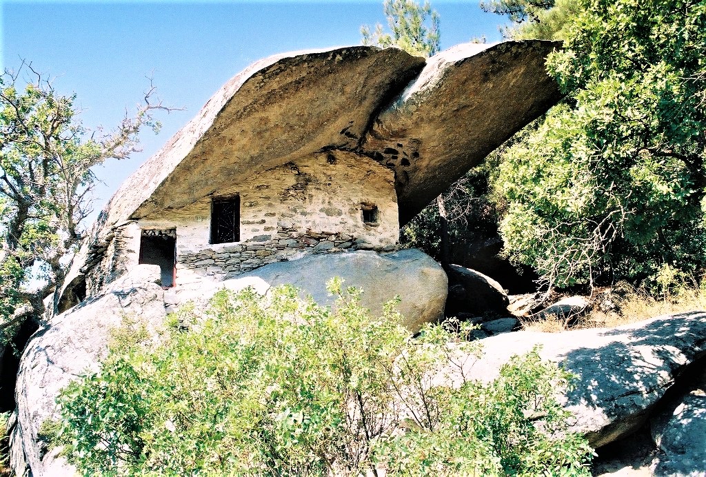 Ικαρία: το νησί της μακροζωίας, των πανηγυριών και των ιαματικών πηγών!