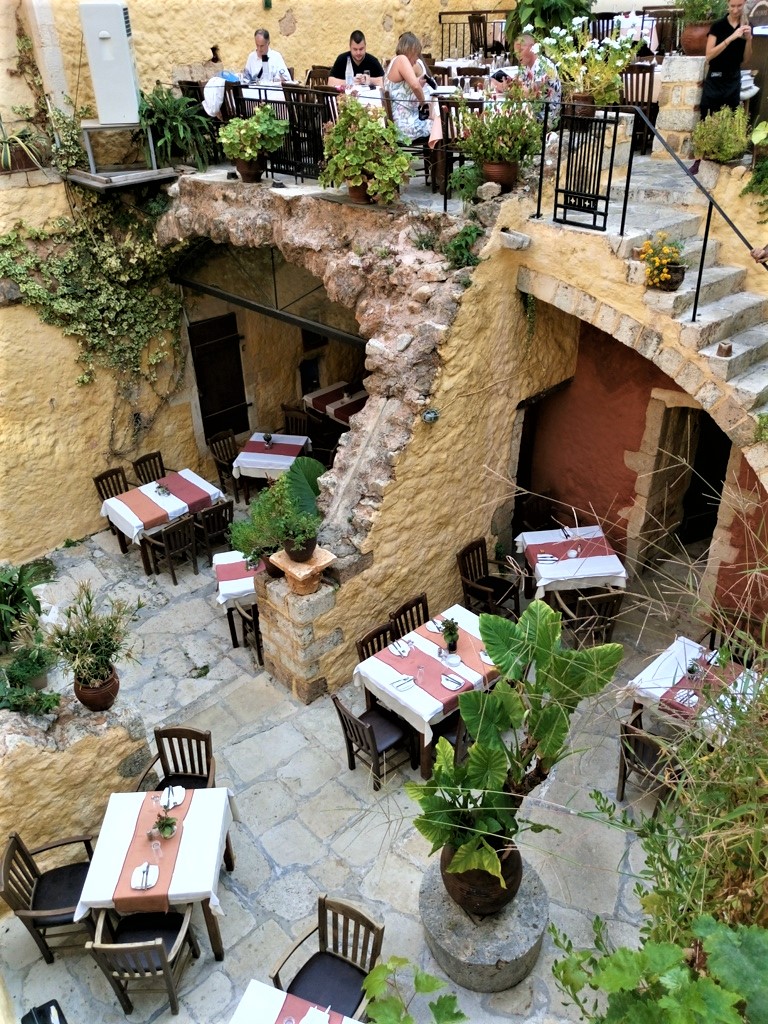 «Θόλος» στα Χανιά, παραδοσιακές γεύσεις σε εντυπωσιακό&nbsp;περιβάλλον!