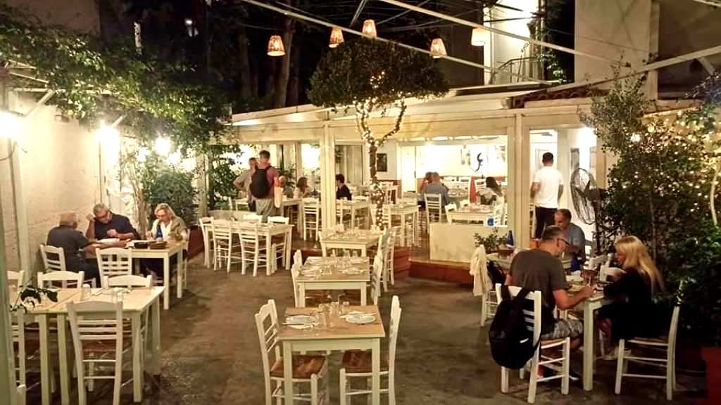 «Βυρίνης», η ταβέρνα που αποπνέει άρωμα παλιάς Αθήνας και μαμαδίστικης&nbsp;κουζίνας