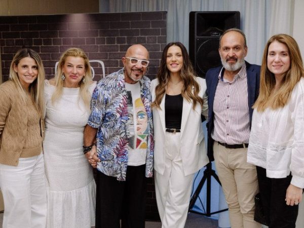 Η Ιουλία Καλλιμάνη στον Ξενώνα «ΕΛΠΙΔΑ», μια αγκαλιά αγάπης, χαράς και αισιοδοξίας για τα&nbsp;παιδιά